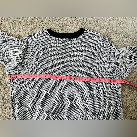 Peace Love World Monochrome Patterned Sweatshirt - Picture 4 of 13